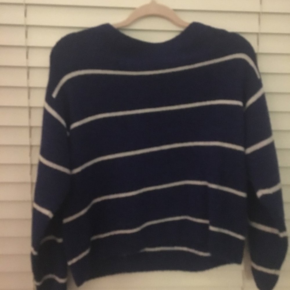H&M Sweater - Picture 2 of 3